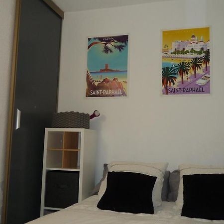 AppartementFrontDeMerSaintRaphaelSantaLucia Exterior foto